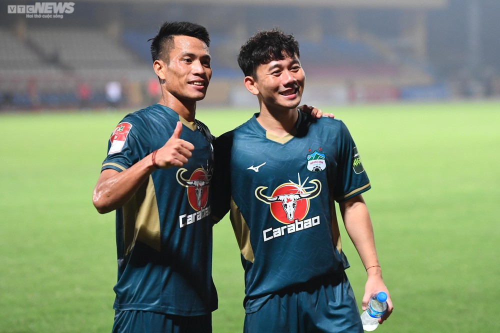 Tiền đạo U23 Việt Nam xúc động với bàn thắng đầu tiên tại V-League - Ảnh 12.