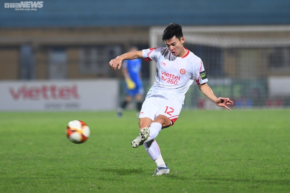 Tiền đạo U23 Việt Nam xúc động với bàn thắng đầu tiên tại V-League - Ảnh 9.