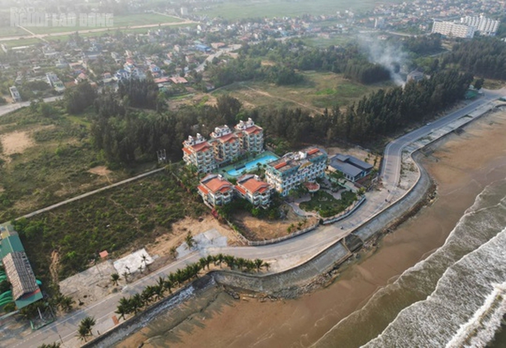 Những con đường cong mềm mại khó coi trên bãi biển nổi tiếng ở Thanh Hóa - Ảnh 7.