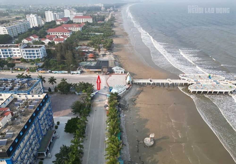 Những con đường cong mềm mại khó coi trên bãi biển nổi tiếng ở Thanh Hóa - Ảnh 3.