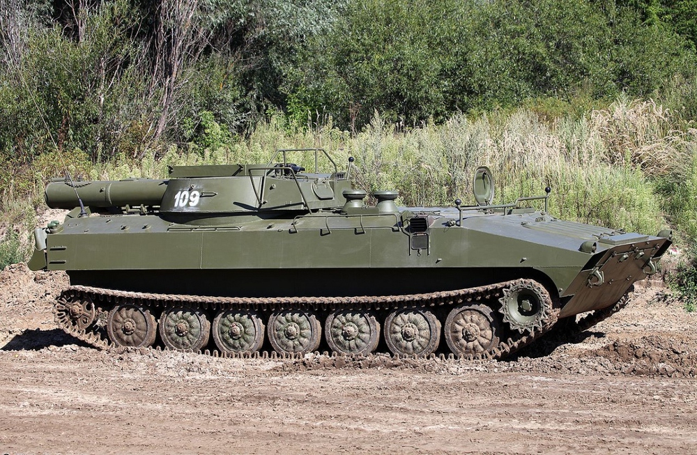 Ukraine đưa “rồng phun lửa” UR-77 tới Bakhmut, Nga đáp trả bằng hỏa thần TOS-1A - Ảnh 4.