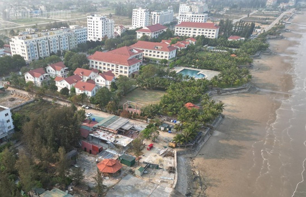Những con đường cong mềm mại khó coi trên bãi biển nổi tiếng ở Thanh Hóa - Ảnh 15.