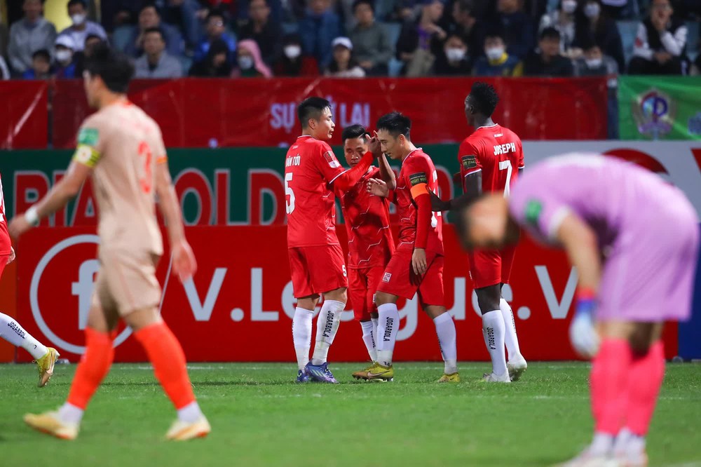 Cứu thua xuất sắc nhưng thủ môn Việt kiều vẫn chưa được hưởng niềm vui trọn vẹn ở V-League - Ảnh 10.
