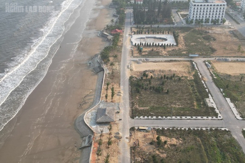 Những con đường cong mềm mại khó coi trên bãi biển nổi tiếng ở Thanh Hóa - Ảnh 14.