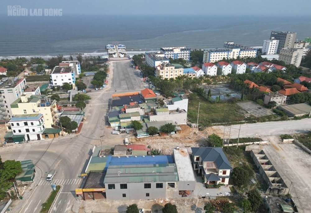 Những con đường cong mềm mại khó coi trên bãi biển nổi tiếng ở Thanh Hóa - Ảnh 12.