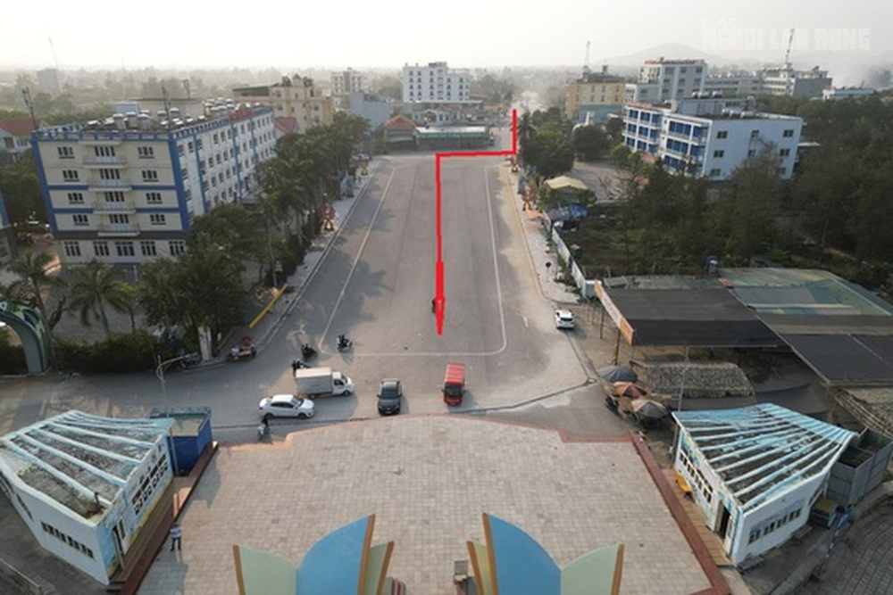 Những con đường cong mềm mại khó coi trên bãi biển nổi tiếng ở Thanh Hóa - Ảnh 10.