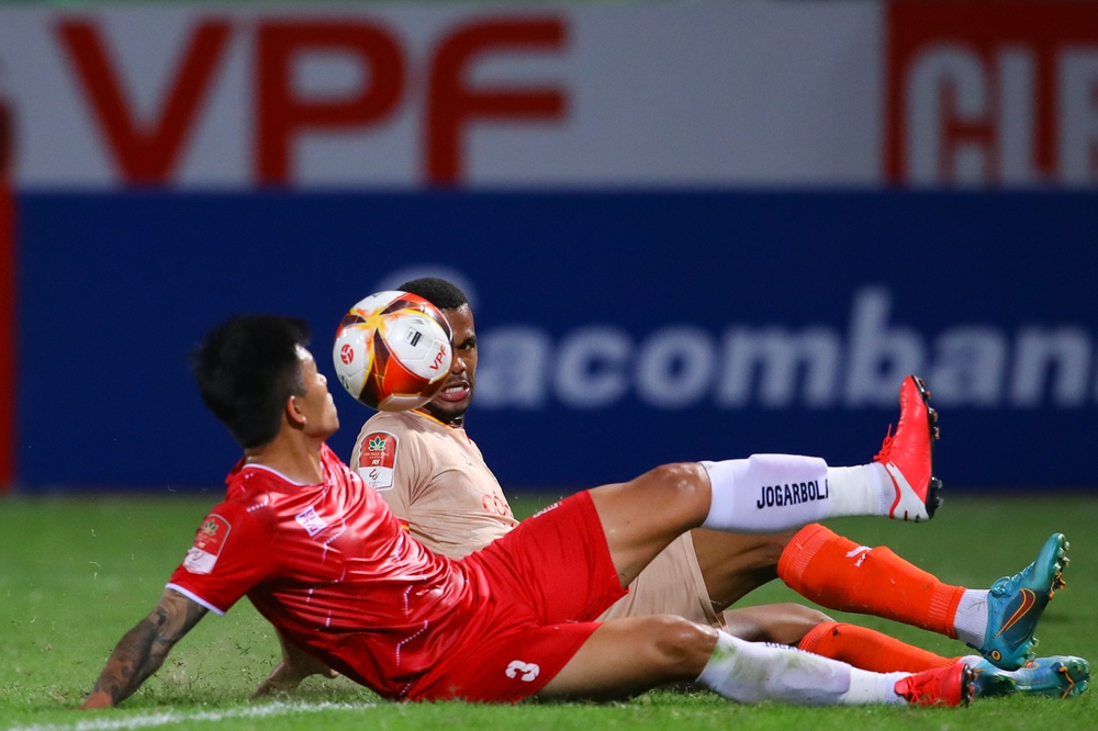 Cứu thua xuất sắc nhưng thủ môn Việt kiều vẫn chưa được hưởng niềm vui trọn vẹn ở V-League - Ảnh 5.