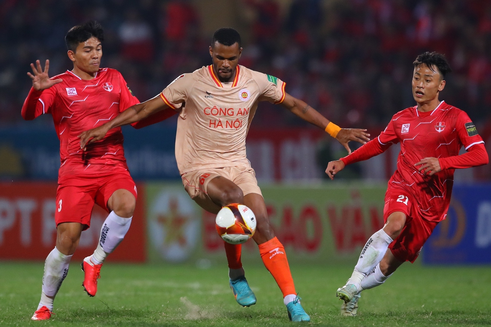 Cứu thua xuất sắc nhưng thủ môn Việt kiều vẫn chưa được hưởng niềm vui trọn vẹn ở V-League - Ảnh 3.