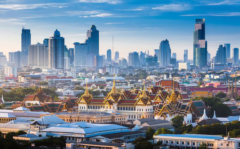 Ngoài Singapore, quốc gia nào trong khu vực đầu tư nhiều nhất vào Việt Nam?