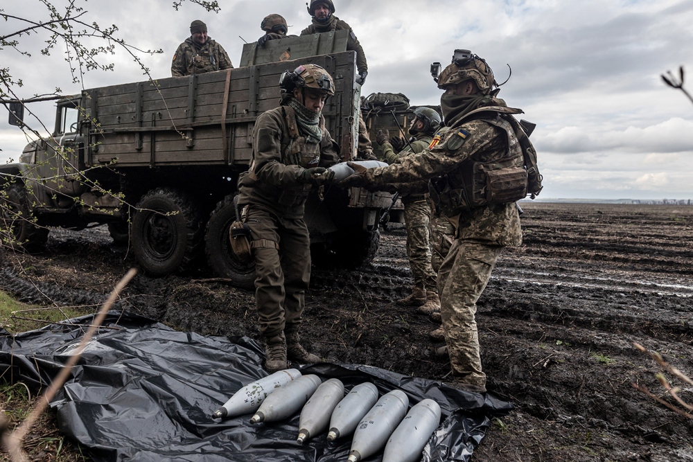 Ukraine tuyên bố “đạn đã lên nòng”, Nga nghi Kiev có ý định giương đông kích tây - Ảnh 2.