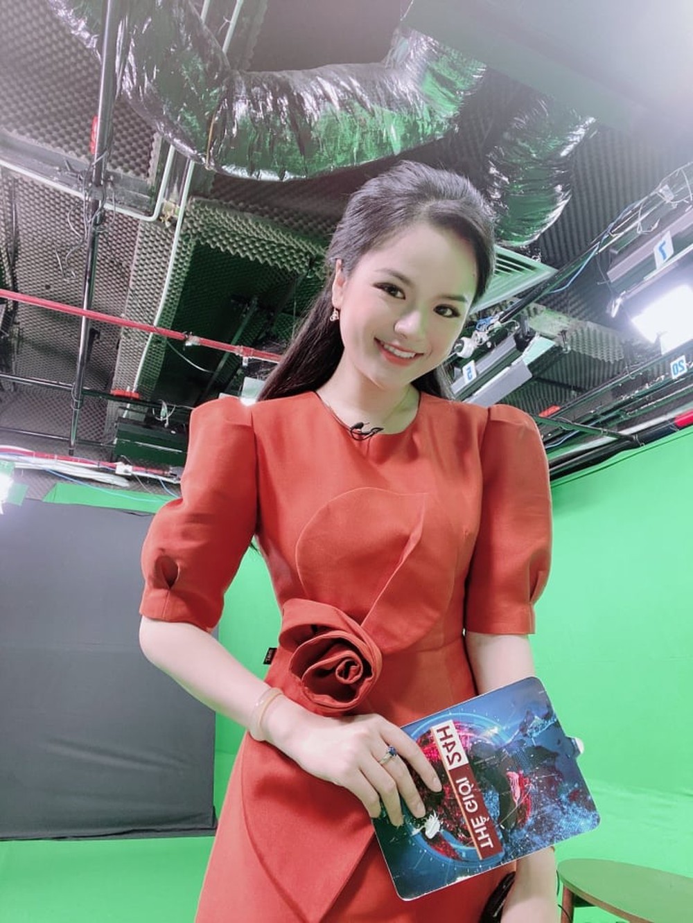 MC của VTV: Tôi hoang mang khi bị chê về diễn xuất trong Cuộc đời vẫn đẹp sao - Ảnh 4.