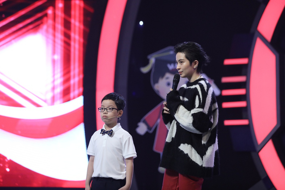 Hari Won muốn về học lại tiếng Việt từ đầu khi chứng kiến tài năng của cậu bé 8 tuổi - Ảnh 3.