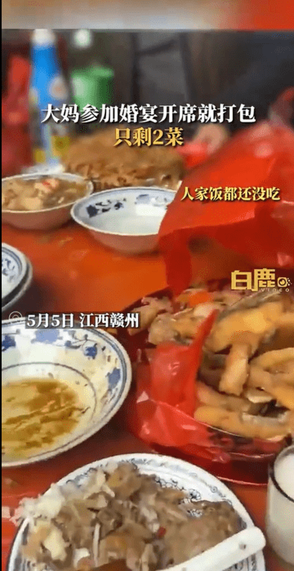 Vừa ngồi vào bàn tiệc cưới, chàng trai sốc với hành vi đáng xấu hổ của quan khách, dân mạng xem xong cũng lắc đầu ngán ngẩm