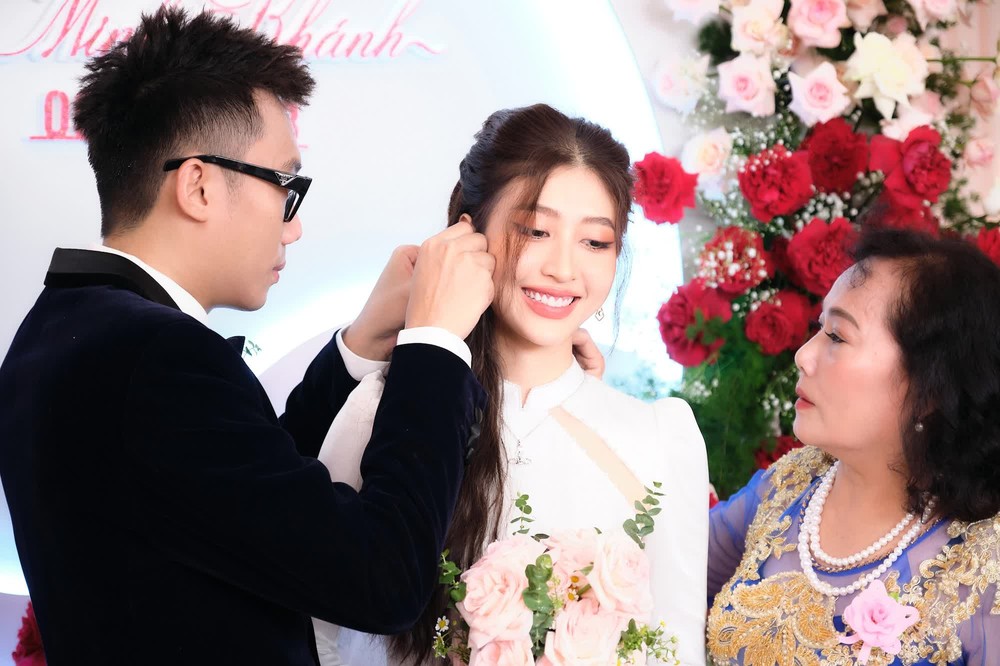 Lễ ăn hỏi của cặp diễn viên Ginô Tống – Kim Chi: Cô dâu nhận 20 cây vàng, thách khó chú rể - Ảnh 4.