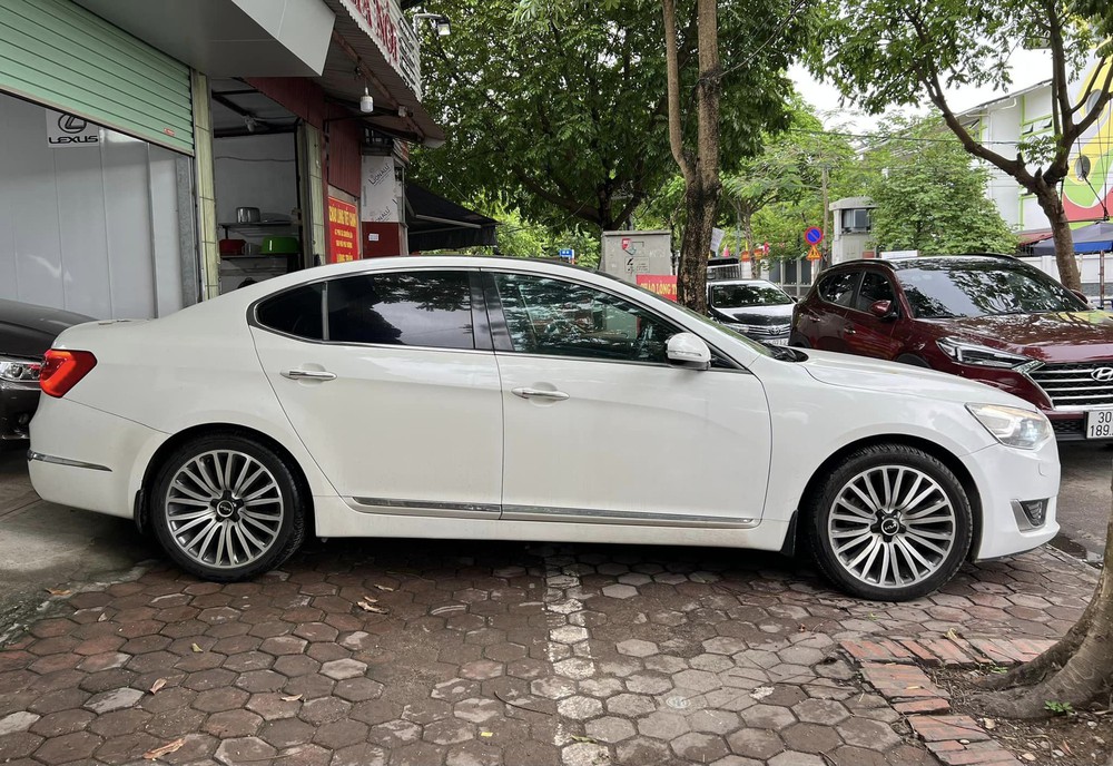 Có gần 600 triệu mà không mua Vios mới thì có thể cân nhắc chiếc Kia Cadenza này: Đời 2015, chạy 13 vạn km, quá nhiều option - Ảnh 4.