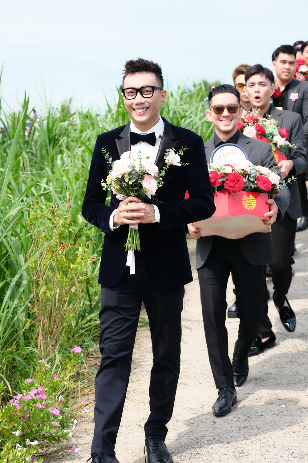 Lễ ăn hỏi của cặp diễn viên Ginô Tống – Kim Chi: Cô dâu nhận 20 cây vàng, thách khó chú rể - Ảnh 1.
