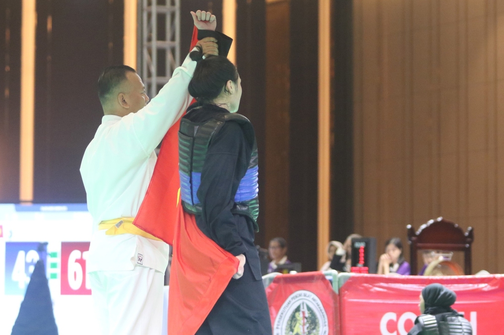 Bị xử thua VĐV Việt Nam, võ sĩ Indonesia vẫn được trao HCV SEA Games sau vụ tranh cãi ồn ào - Ảnh 1.