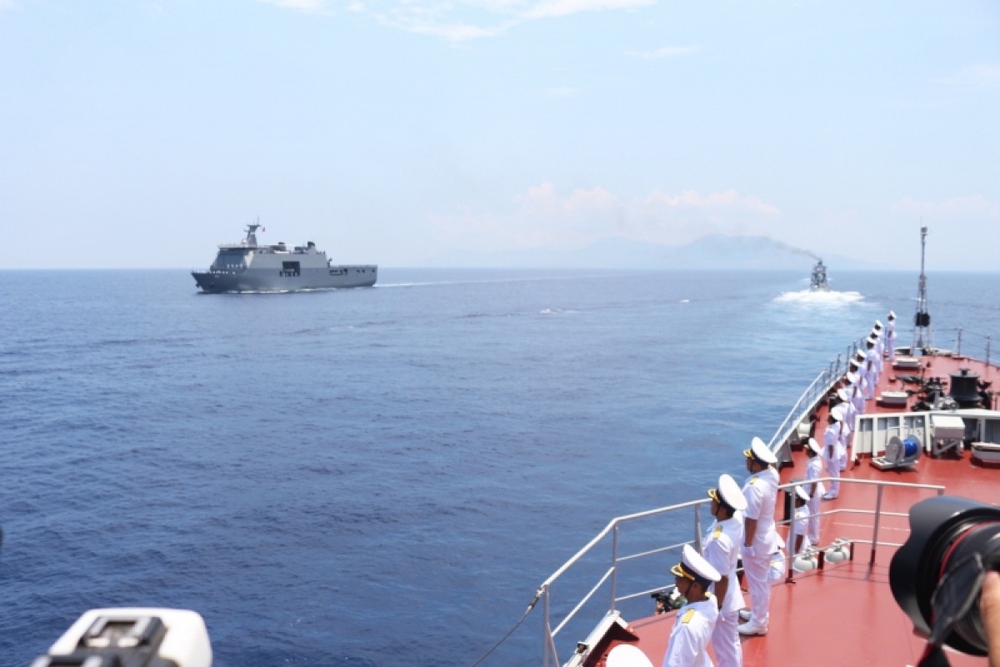 Tàu 015-Trần Hưng Đạo tham gia Lễ duyệt binh tàu Hải quân các nước ASEAN - Ảnh 3.