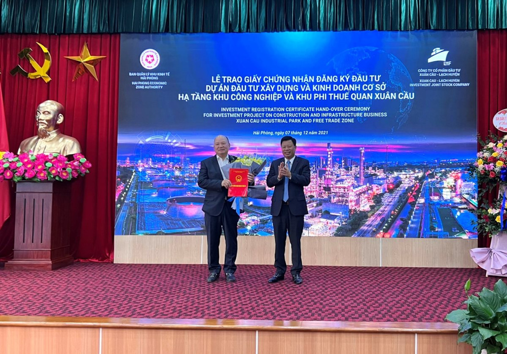 Chủ đầu tư KCN lấn biển 100% đầu tiên tại Việt Nam quy mô 500 triệu USD: Tiên phong phân phối xe Piaggio, sở hữu trang trại điện mặt trời lớn nhất Đông Nam Á - Ảnh 1.