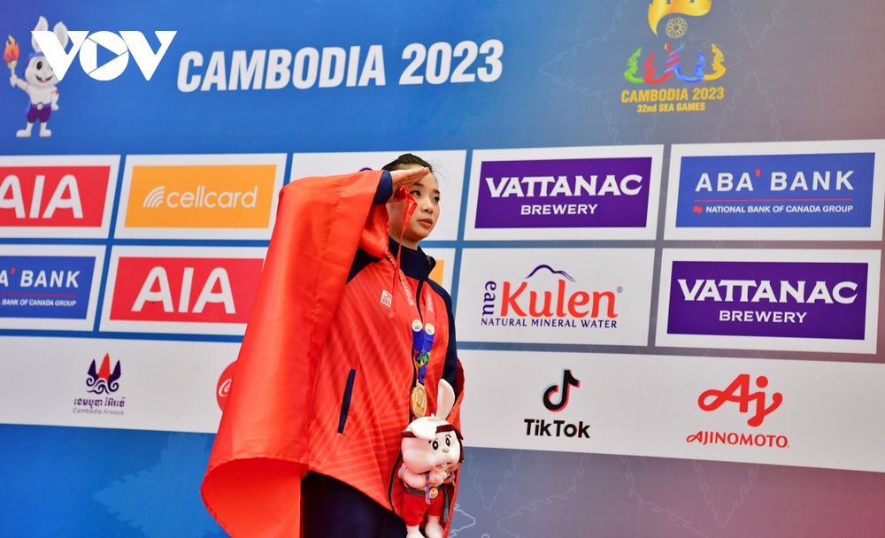 Dương Thúy Vi gây xúc động trên bục nhận HCV SEA Games 32 - Ảnh 7.