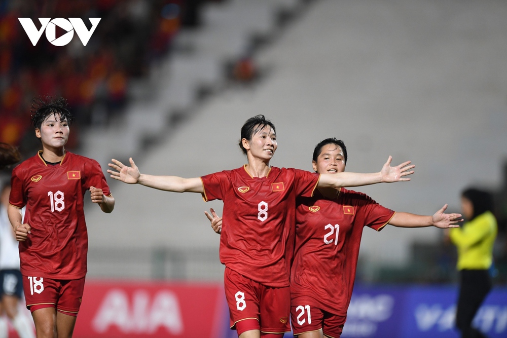 TRỰC TIẾP ĐT nữ Việt Nam 3 - 0 ĐT nữ Campuchia: Cơn mưa bàn thắng trên sân Olympic - Ảnh 3.