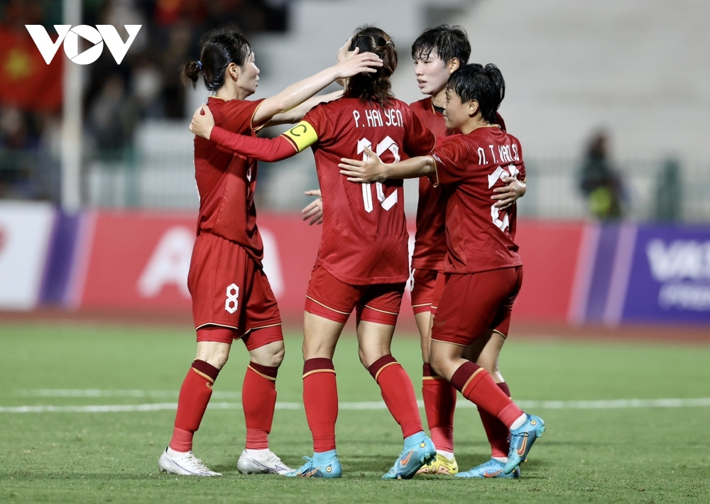 TRỰC TIẾP ĐT nữ Việt Nam 3 - 0 ĐT nữ Campuchia: Cơn mưa bàn thắng trên sân Olympic - Ảnh 1.