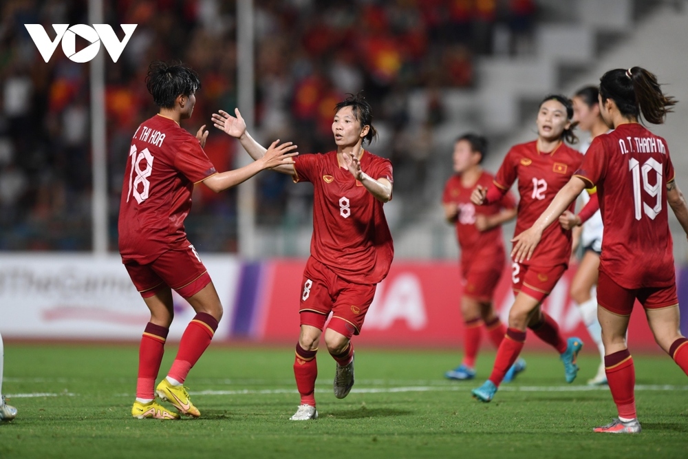 TRỰC TIẾP ĐT nữ Việt Nam 3 - 0 ĐT nữ Campuchia: Cơn mưa bàn thắng trên sân Olympic - Ảnh 2.