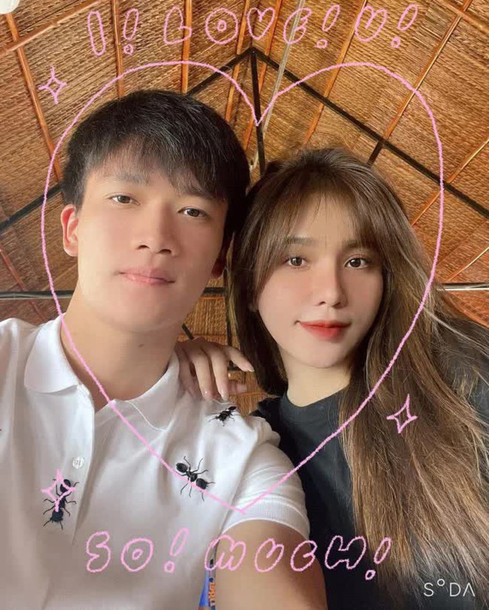 Một cầu thủ nổi tiếng bị phát hiện bỏ trạng thái “đính hôn” với bạn gái, yêu công khai nhưng chia tay âm thầm?