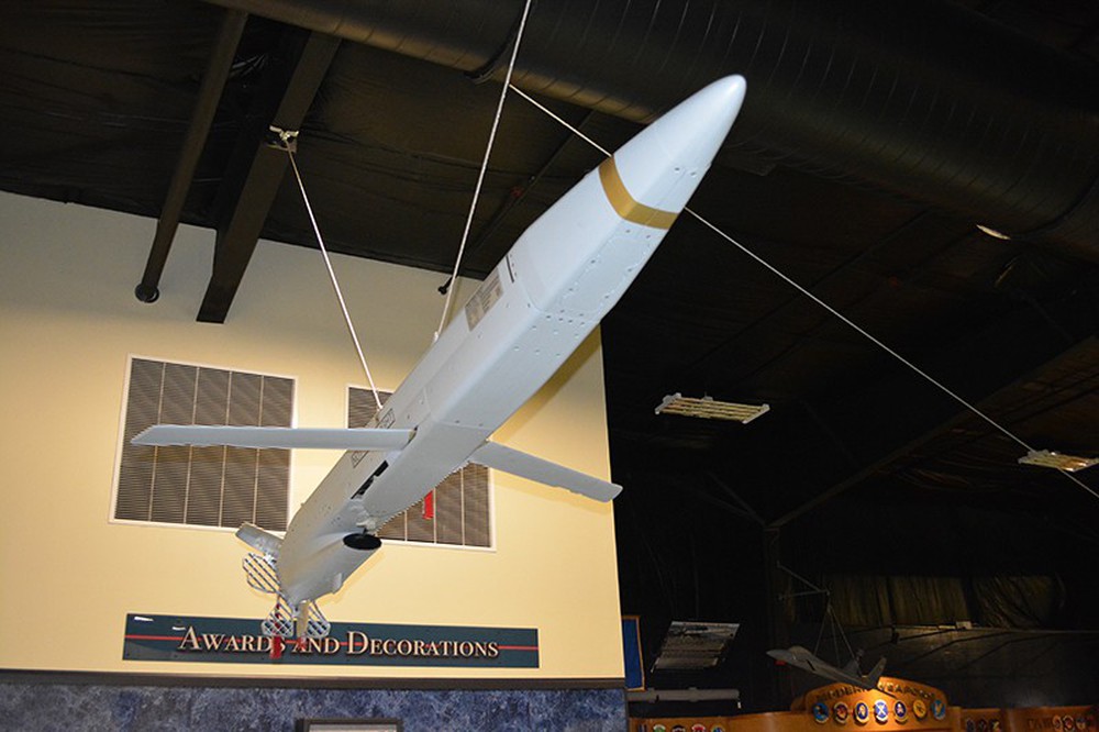 Tên lửa mồi bẫy ADM-160 MALD Mỹ được phát hiện tại Lugansk - Ảnh 2.