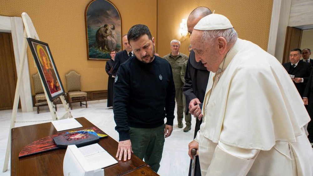 Bất ngờ có mặt tại Vatican, Tổng thống Ukraine từ chối đề nghị làm trung gian của Giáo hoàng - Ảnh 1.