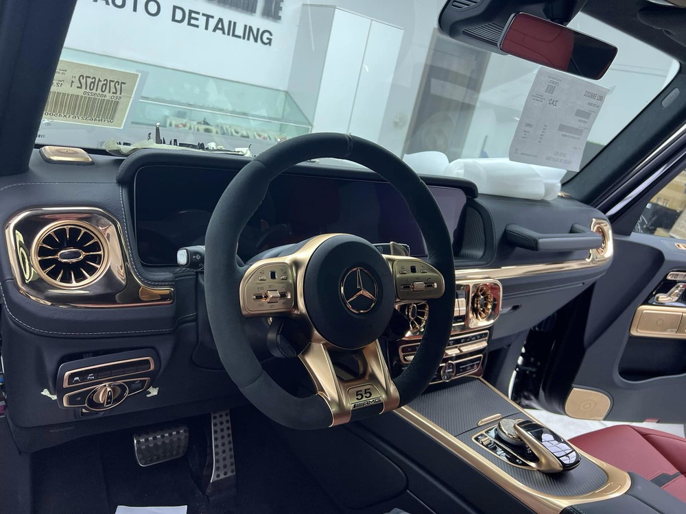Vừa nhận xe từ đại lý, đại gia Hà Nội chi 700 triệu mang Mercedes-AMG G 63 phiên bản đặc biệt giá gần 13 tỷ đi mạ vàng - Ảnh 3.