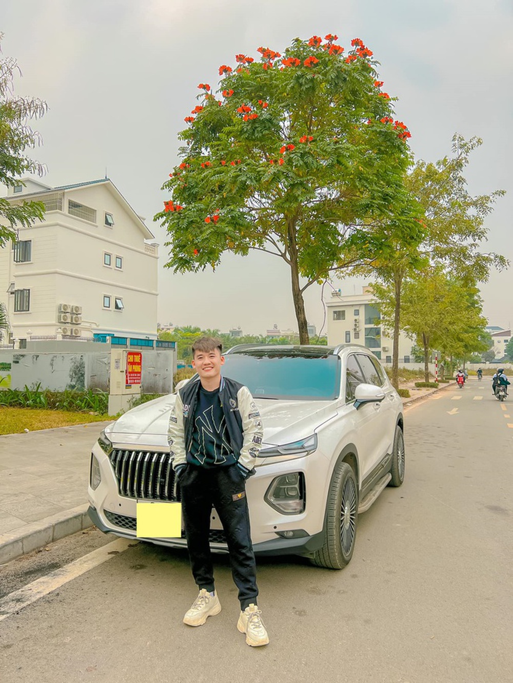 Hưng Vlog – con trai bà Tân từng bị dân mạng mỉa mai khi bán mật ong giá rẻ khó tin: “Thuê được ong diễn quá giỏi”