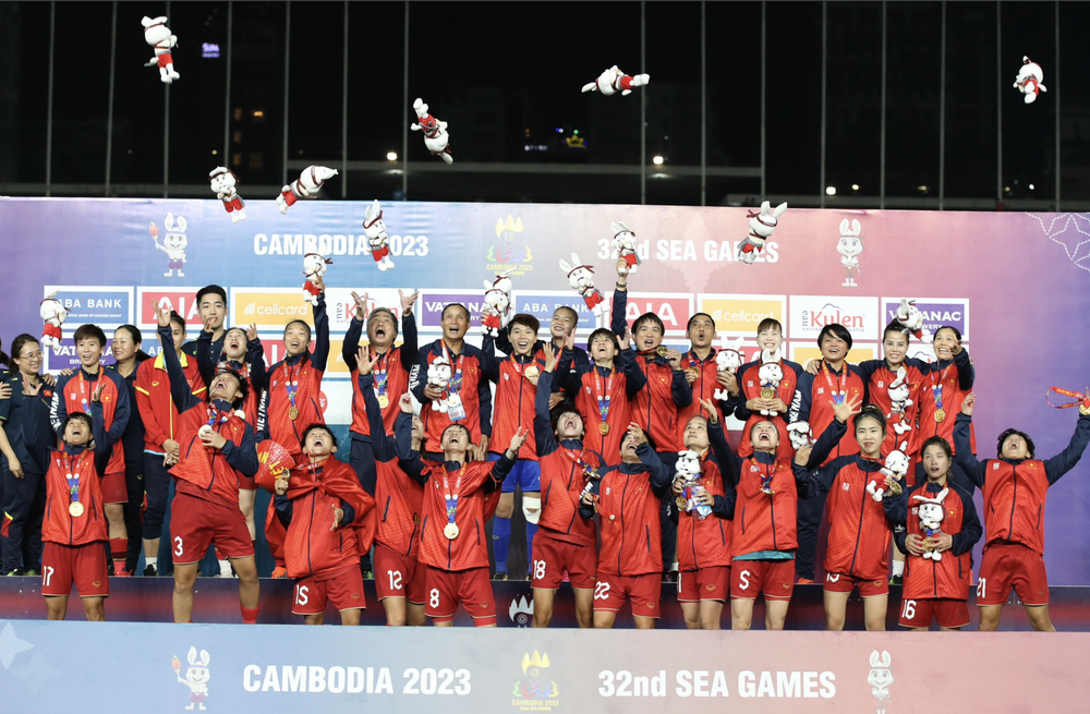 Nhìn lại chiến thắng tuyệt vời của đội tuyển nữ Việt Nam ở trận chung kết SEA Games 32 - Ảnh 7.