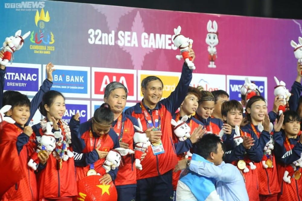 Ngả mũ thán phục tuyển nữ Việt Nam: Lập kỷ lục SEA Games, khẳng định vị thế số 1 - Ảnh 1.