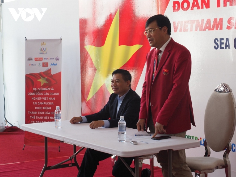 Đại sứ Việt Nam tại Campuchia thăm và chúc mừng Đoàn thể thao Việt Nam dự SEA Games - Ảnh 2.