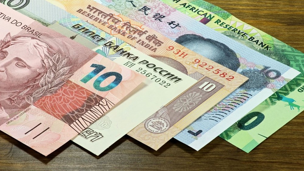 Khối BRICS dự định giới thiệu đồng tiền chung: Chuyên gia nói về thời điểm đáng lo của đồng USD - Ảnh 1.