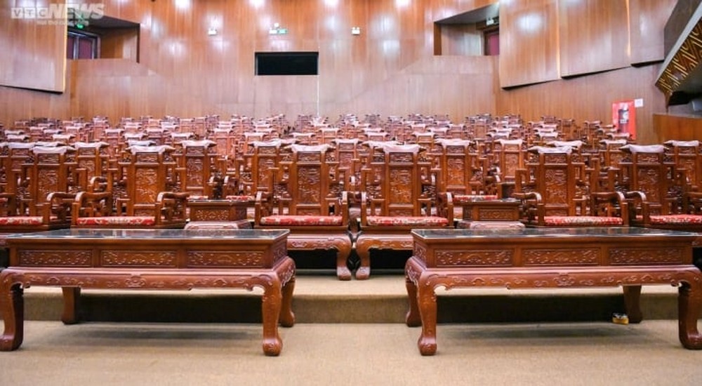 Bên trong khán phòng nhà hát có 341 ghế Đồng Kỵ gây tranh cãi ở Bắc Ninh - Ảnh 8.
