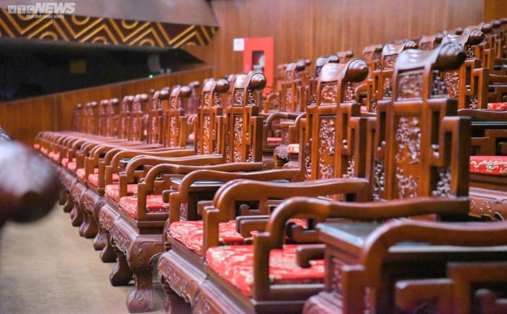 Bên trong khán phòng nhà hát có 341 ghế Đồng Kỵ gây tranh cãi ở Bắc Ninh - Ảnh 7.