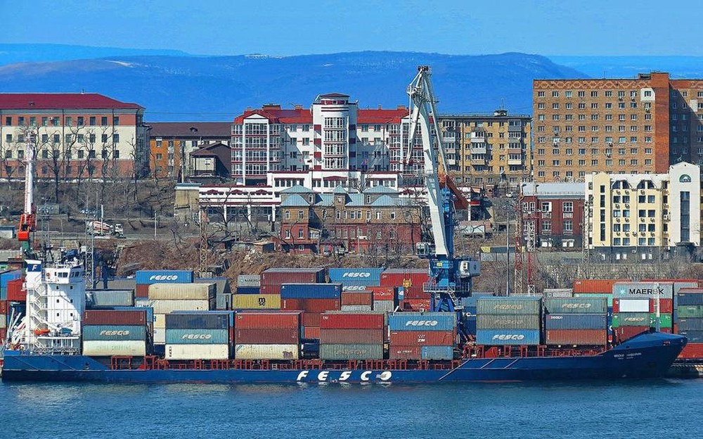 Bắc Kinh nhận quà khủng giữa bão cấm vận Nga: Cảng Vladivostok lần đầu mở cho Trung Quốc sau 163 năm - Ảnh 2.