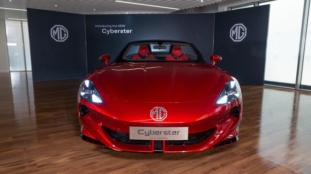 Ảnh thực tế MG Cyberster: Đẹp nhưng nặng, tăng tốc nhanh như siêu xe, giá khởi điểm quy đổi 1,6 tỷ đồng - Ảnh 1.