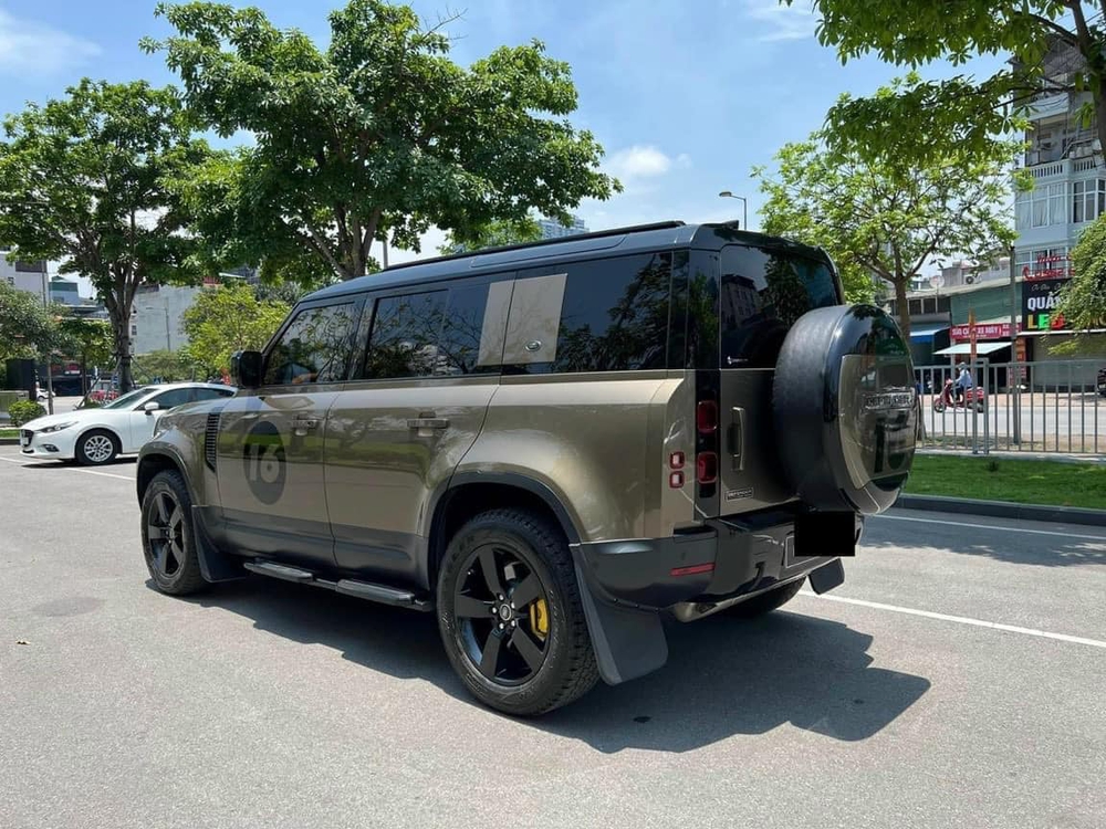 Land Rover Defender độ hàng ghế sau sang như S-Class, chủ xe rao bán rẻ hơn giá thị trường khoảng 600 triệu đồng - Ảnh 8.