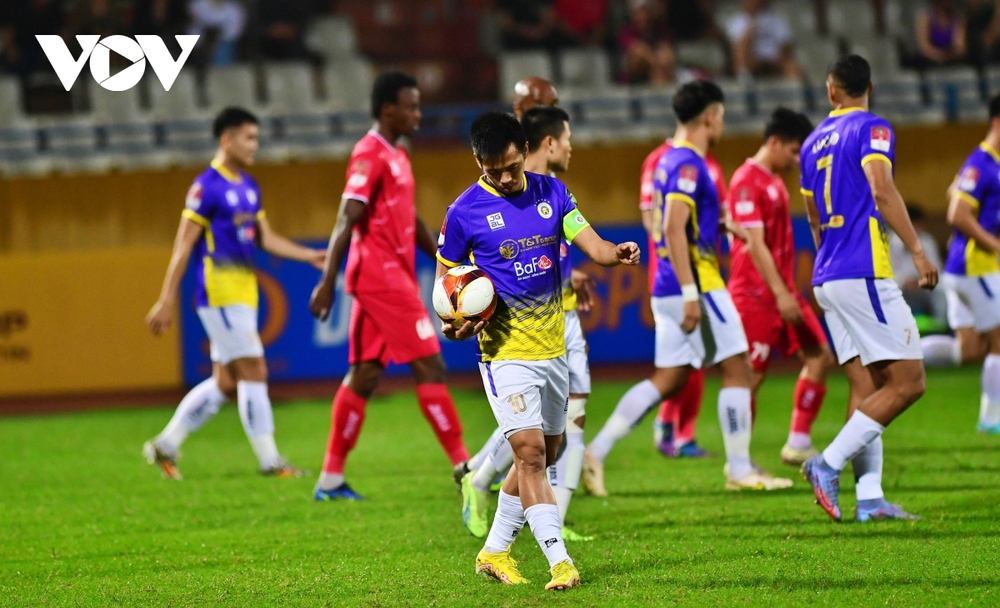 Văn Quyết và những cầu thủ phải nghỉ thi đấu vòng 8 V-League 2023 - Ảnh 1.