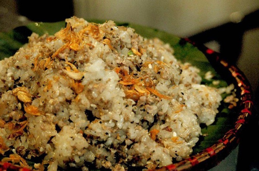 Săn trứng kiến ở miền núi Thanh Hóa, chế biến thành món ngon ít người được nếm