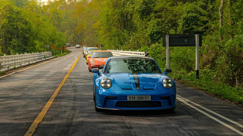 Cường Đô La lái Porsche 911 GT3 đến Bangkok: Chạy tay lái nghịch trên 100km/h, hoàn thành chặng 700km khủng nhất chuyến đi, có cảnh sát dẫn đoàn - Ảnh 7.