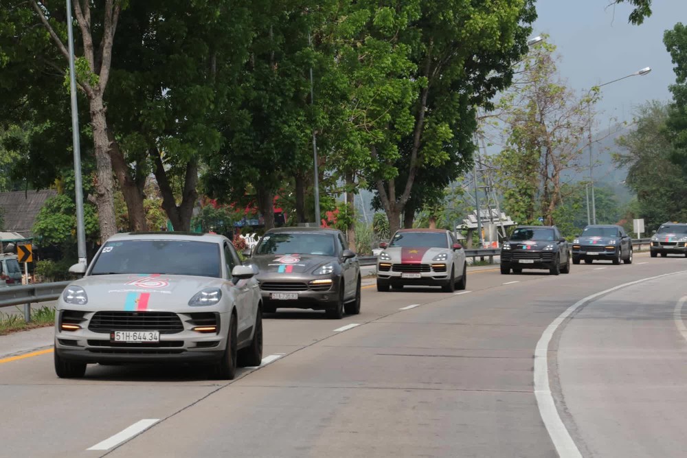 Cường Đô La lái Porsche 911 GT3 đến Bangkok: Chạy tay lái nghịch trên 100km/h, hoàn thành chặng 700km khủng nhất chuyến đi, có cảnh sát dẫn đoàn - Ảnh 4.