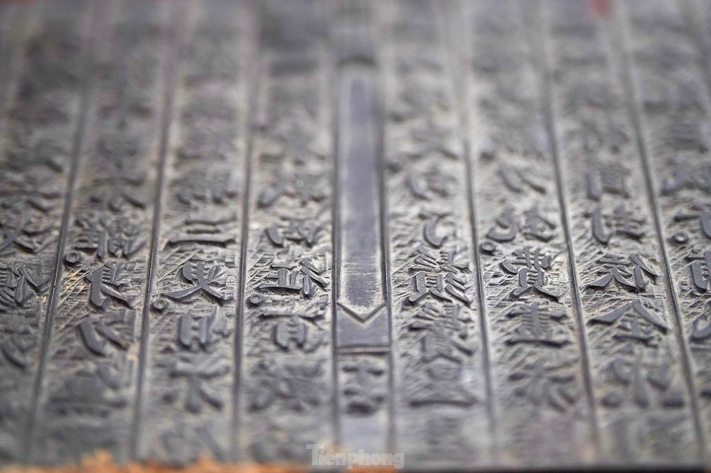 Chiêm ngưỡng những tác phẩm điêu khắc gỗ triều Nguyễn - Ảnh 3.
