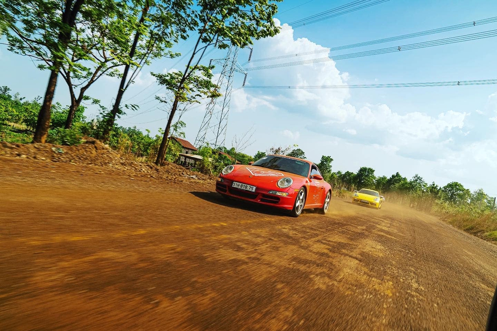 Cường Đô La lái Porsche 911 GT3 đến Bangkok: Chạy tay lái nghịch trên 100km/h, hoàn thành chặng 700km khủng nhất chuyến đi, có cảnh sát dẫn đoàn - Ảnh 10.