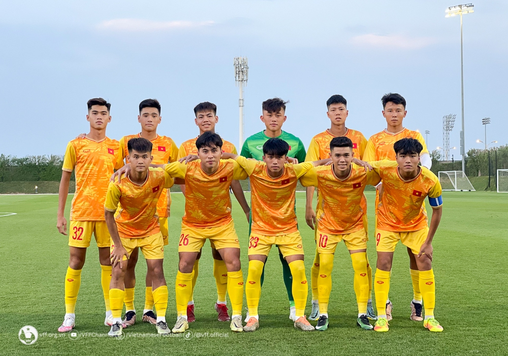 U17 Việt Nam hòa không bàn thắng với U17 Lào trong trận đấu tập đầu tiên tại Qatar - Ảnh 2.