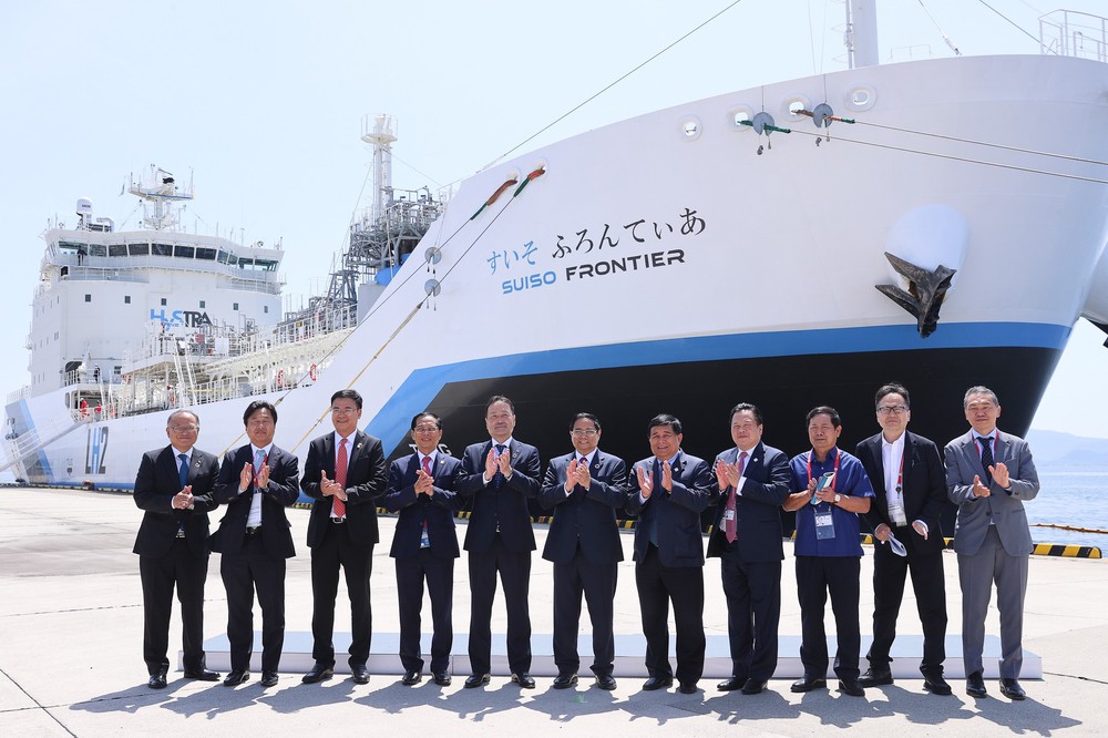 Thủ tướng thăm tàu vận chuyển hydro hóa lỏng đầu tiên trên thế giới - Ảnh 5.