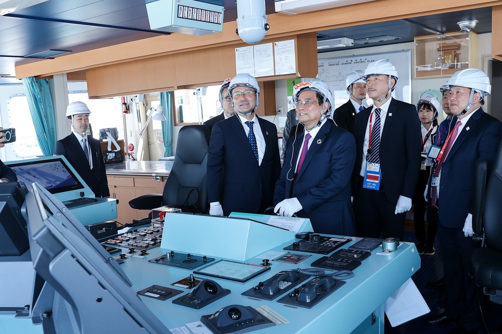 Thủ tướng thăm tàu vận chuyển hydro hóa lỏng đầu tiên trên thế giới - Ảnh 3.